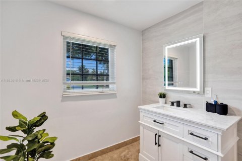 House in Parkland, Florida 7 bedrooms, 364.27 sq.m. № 1929938 - photo 12