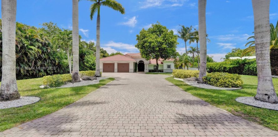 House in Parkland, Florida 7 bedrooms, 364.27 sq.m. № 1929938