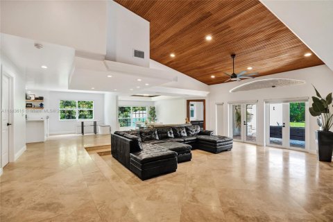 House in Parkland, Florida 7 bedrooms, 364.27 sq.m. № 1929938 - photo 29
