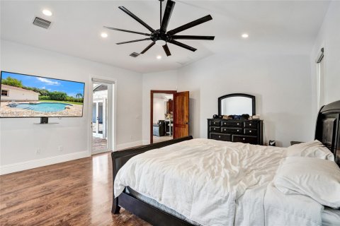 House in Parkland, Florida 7 bedrooms, 364.27 sq.m. № 1929938 - photo 23