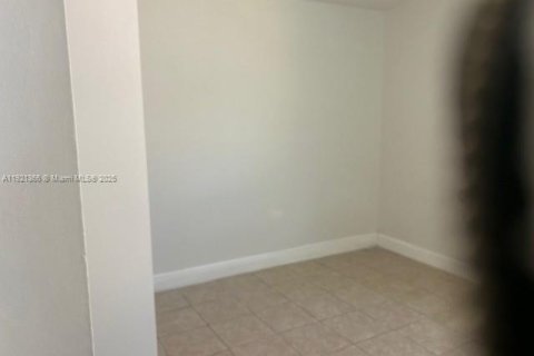 Villa ou maison à louer à Opa-locka, Floride: 4 chambres, 99.41 m2 № 1975443 - photo 18