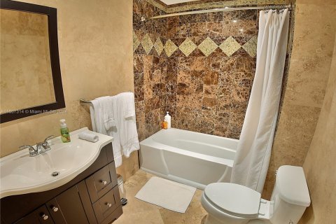 Villa ou maison à louer à Hollywood, Floride: 5 chambres, 361.3 m2 № 1960071 - photo 9