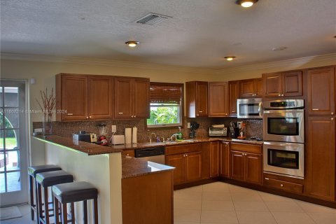 Villa ou maison à louer à Hollywood, Floride: 5 chambres, 361.3 m2 № 1960071 - photo 10