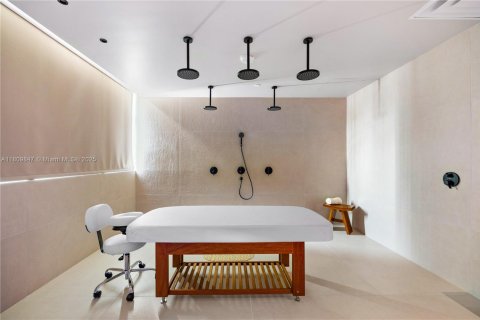 Condominio en alquiler en Miami, Florida, 2 dormitorios, 77.76 m2 № 2012182 - foto 11