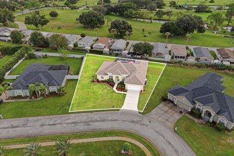 House in Winter Haven, Florida 4 bedrooms, 257.8 sq.m. № 2415449 - photo 10
