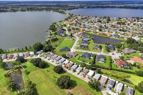 House in Winter Haven, Florida 4 bedrooms, 257.8 sq.m. № 2415449 - photo 9