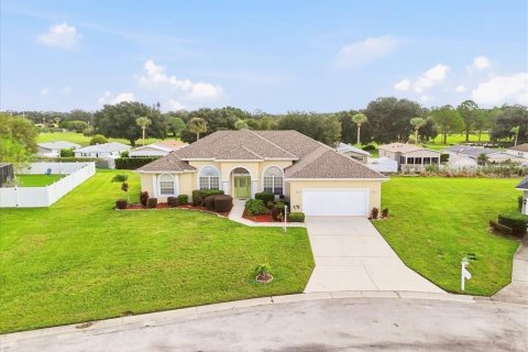 House in Winter Haven, Florida 4 bedrooms, 257.8 sq.m. № 2415449 - photo 4