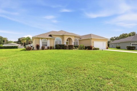 House in Winter Haven, Florida 4 bedrooms, 257.8 sq.m. № 2415449 - photo 3