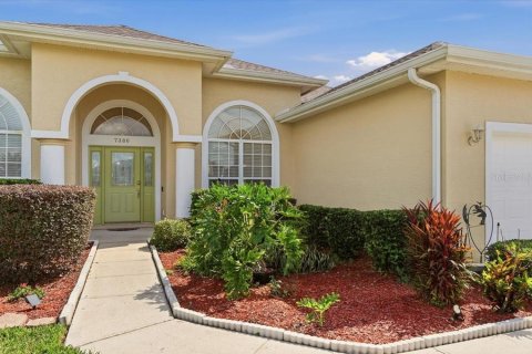 House in Winter Haven, Florida 4 bedrooms, 257.8 sq.m. № 2415449 - photo 13
