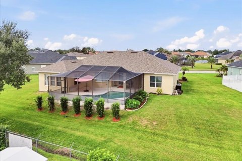 House in Winter Haven, Florida 4 bedrooms, 257.8 sq.m. № 2415449 - photo 6