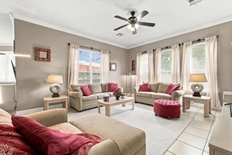 House in Winter Haven, Florida 4 bedrooms, 257.8 sq.m. № 2415449 - photo 17