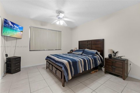 Condo in Cutler Bay, Florida, 2 bedrooms  № 1977132 - photo 7