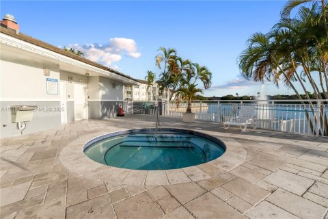 Condo in Cutler Bay, Florida, 2 bedrooms  № 1977132 - photo 18