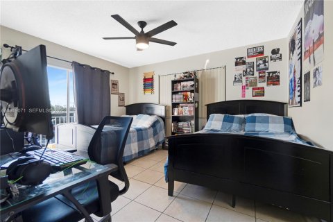 Condo in Cutler Bay, Florida, 2 bedrooms  № 1977132 - photo 10