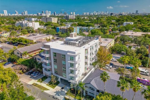 Condo in Hollywood, Florida, 1 bedroom № 1931511 - photo 1