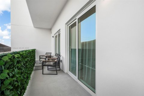 Condo in Hollywood, Florida, 1 bedroom № 1931511 - photo 12