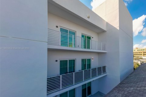 Condo in Hollywood, Florida, 1 bedroom № 1931511 - photo 24