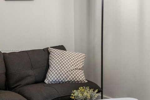 Condo in Hollywood, Florida, 1 bedroom № 1931511 - photo 19