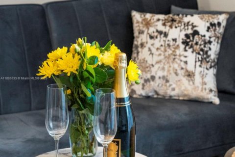 Condo in Hollywood, Florida, 1 bedroom № 1931511 - photo 20