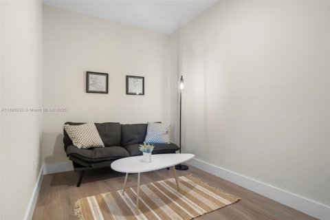 Condo in Hollywood, Florida, 1 bedroom № 1931511 - photo 13