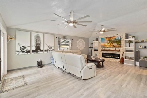 Casa en venta en Apopka, Florida, 4 dormitorios, 164.9 m2 № 1873123 - foto 8