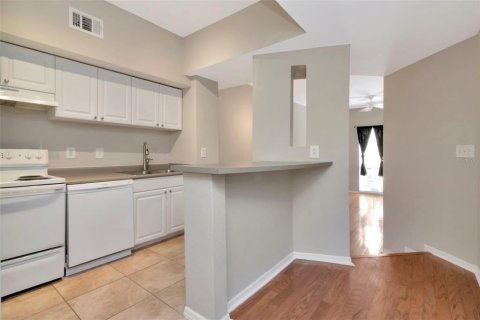Condo in Tampa, Florida, 1 bedroom  № 1873121 - photo 5