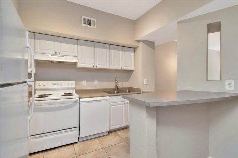Condo in Tampa, Florida, 1 bedroom  № 1873121 - photo 6