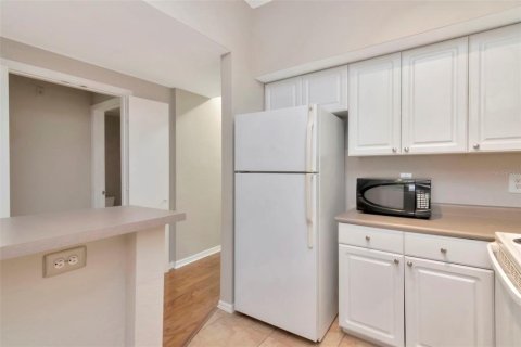 Condo in Tampa, Florida, 1 bedroom  № 1873121 - photo 11