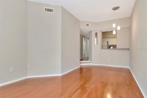 Condo in Tampa, Florida, 1 bedroom  № 1873121 - photo 17