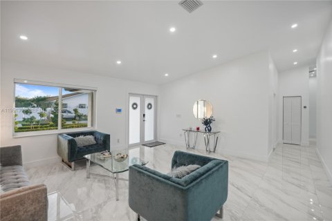 Casa en venta en Miami, Florida, 4 dormitorios, 202.16 m2 № 2007609 - foto 11
