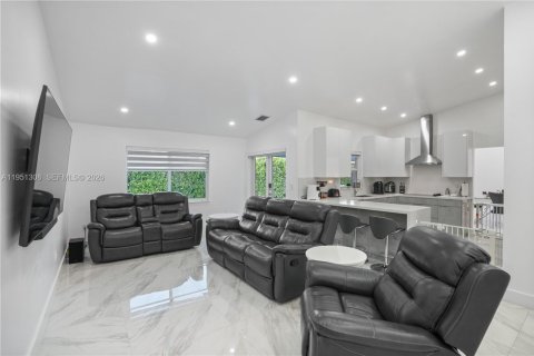 Casa en venta en Miami, Florida, 4 dormitorios, 202.16 m2 № 2007609 - foto 17