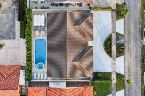 Casa en venta en Miami, Florida, 4 dormitorios, 202.16 m2 № 2007609 - foto 7
