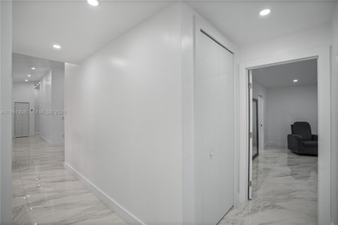 Casa en venta en Miami, Florida, 4 dormitorios, 202.16 m2 № 2007609 - foto 26