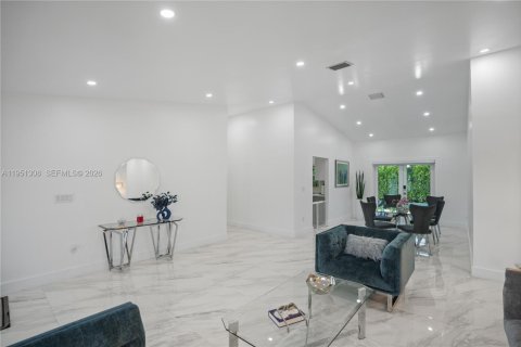 Casa en venta en Miami, Florida, 4 dormitorios, 202.16 m2 № 2007609 - foto 12