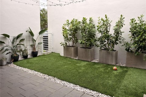 Touwnhouse à louer à Doral, Floride: 3 chambres, 177.26 m2 № 2024117 - photo 11