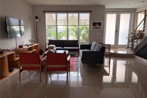 Touwnhouse à louer à Doral, Floride: 3 chambres, 177.26 m2 № 2024117 - photo 4