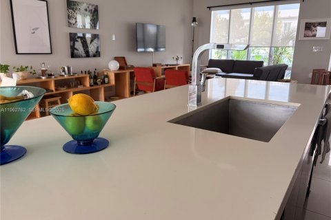 Touwnhouse à louer à Doral, Floride: 3 chambres, 177.26 m2 № 2024117 - photo 19