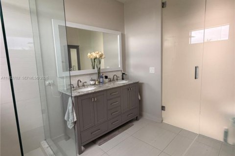 Touwnhouse à louer à Doral, Floride: 3 chambres, 177.26 m2 № 2024117 - photo 28