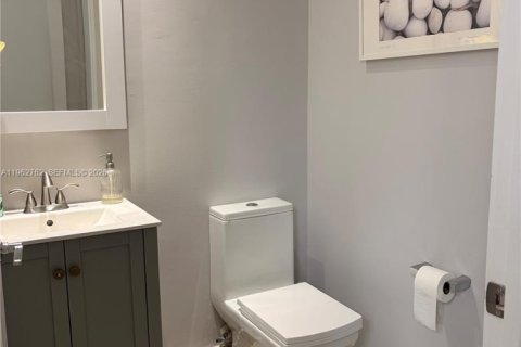 Touwnhouse à louer à Doral, Floride: 3 chambres, 177.26 m2 № 2024117 - photo 8