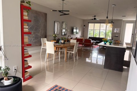 Touwnhouse à louer à Doral, Floride: 3 chambres, 177.26 m2 № 2024117 - photo 9