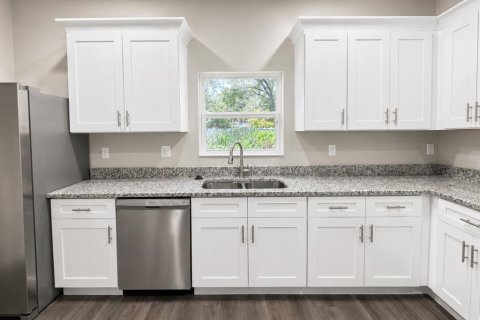 House in Tampa, Florida 3 bedrooms, 116.22 sq.m. № 2113607 - photo 8