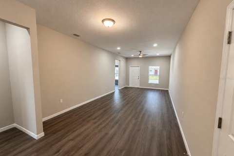 House in Tampa, Florida 3 bedrooms, 116.22 sq.m. № 2113607 - photo 5
