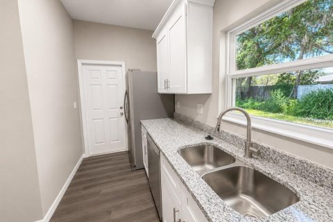 House in Tampa, Florida 3 bedrooms, 116.22 sq.m. № 2113607 - photo 10