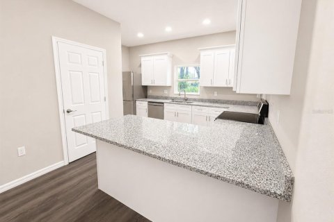 House in Tampa, Florida 3 bedrooms, 116.22 sq.m. № 2113607 - photo 9