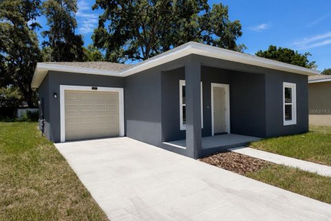 House in Tampa, Florida 3 bedrooms, 116.22 sq.m. № 2113607 - photo 2