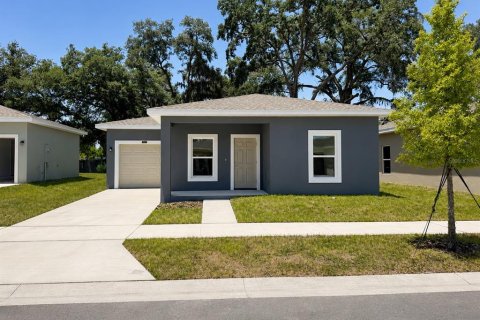 House in Tampa, Florida 3 bedrooms, 116.22 sq.m. № 2113607