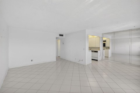 Купить кондоминиум в Бока-Ратон, Флорида 5 комнат, 79.99м2, № 2084771 - фото 2