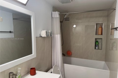 Снять в аренду кондоминиум в Холливуд, Флорида 1 спальня, 91.04м2, № 1946048 - фото 9