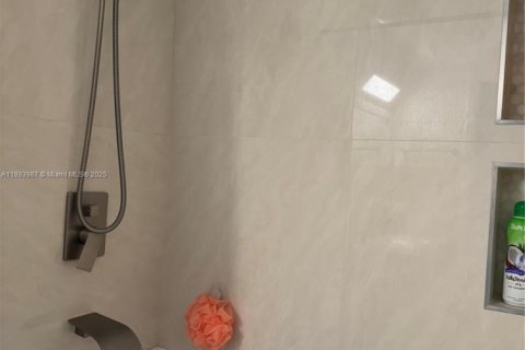 Снять в аренду кондоминиум в Холливуд, Флорида 1 спальня, 91.04м2, № 1946048 - фото 8