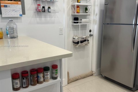 Снять в аренду кондоминиум в Холливуд, Флорида 1 спальня, 91.04м2, № 1946048 - фото 2